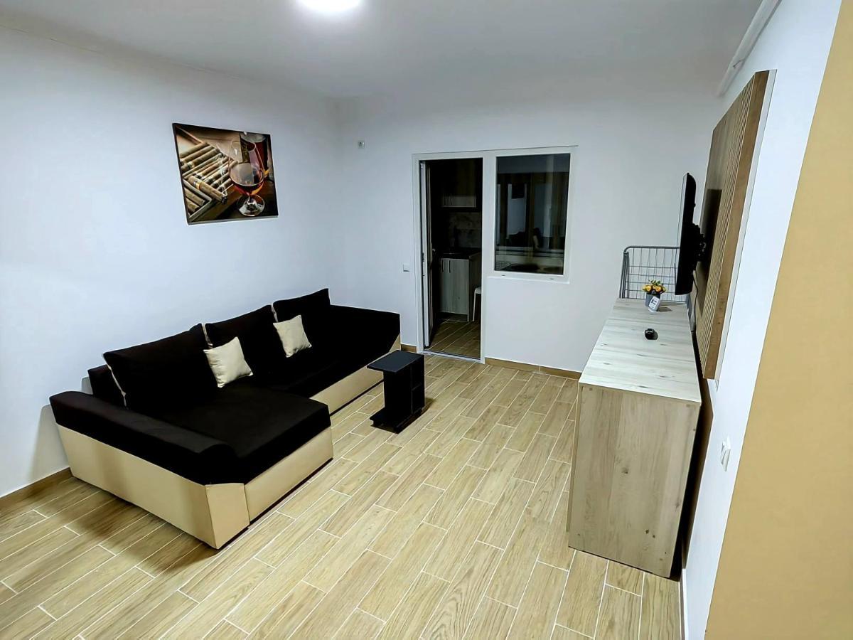 Militari Luxury Flat Apartment Rosu ภายนอก รูปภาพ