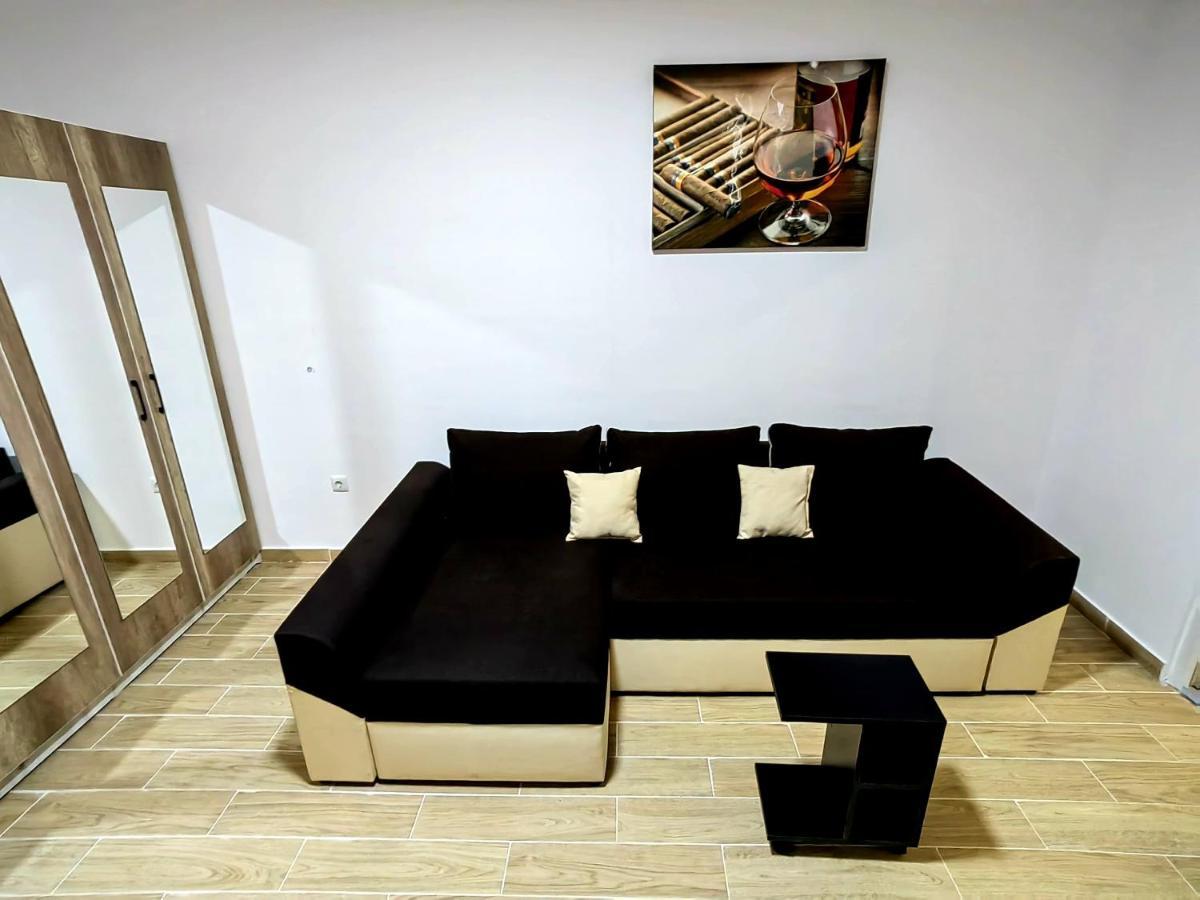 Militari Luxury Flat Apartment Rosu ภายนอก รูปภาพ