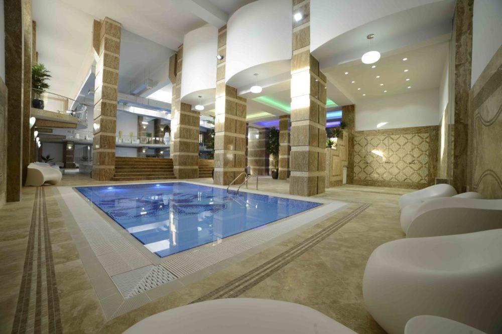 Militari Luxury Flat Apartment Rosu ภายนอก รูปภาพ