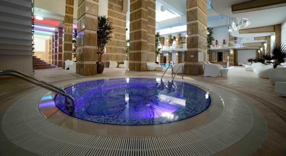 Militari Luxury Flat Apartment Rosu ภายนอก รูปภาพ
